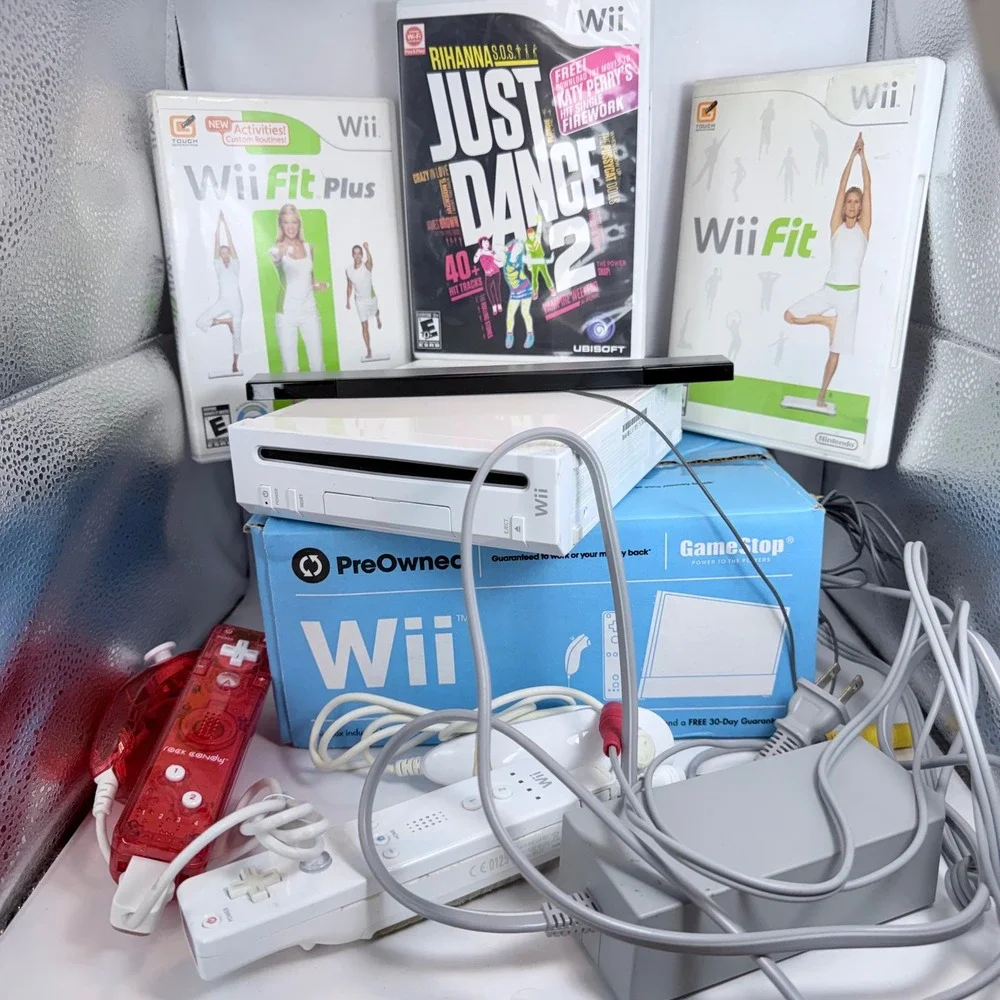 Nintendo Wii Console Bundle RVL-001 GameCube Port 2 Controllers 3 Games White